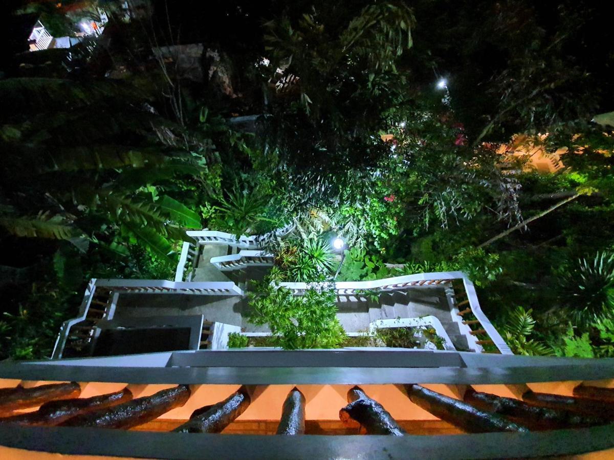 Cocoloco Beach Resort Manoc-Manoc Extérieur photo